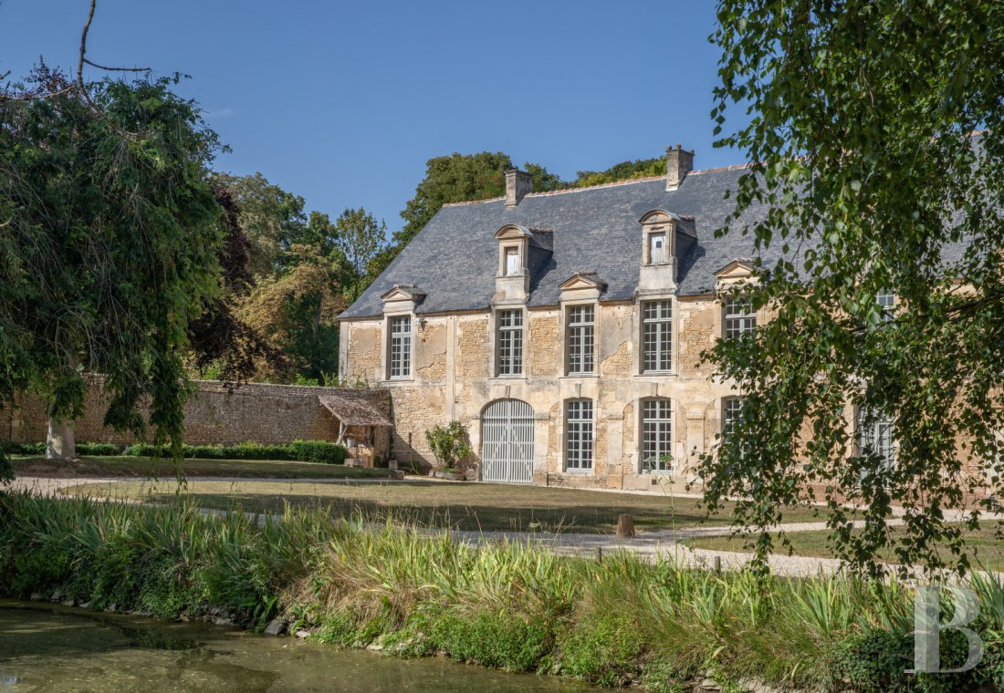 A château and its outbuildings in walled grounds to the north-east of Falaise, in Calvados - photo  n°4